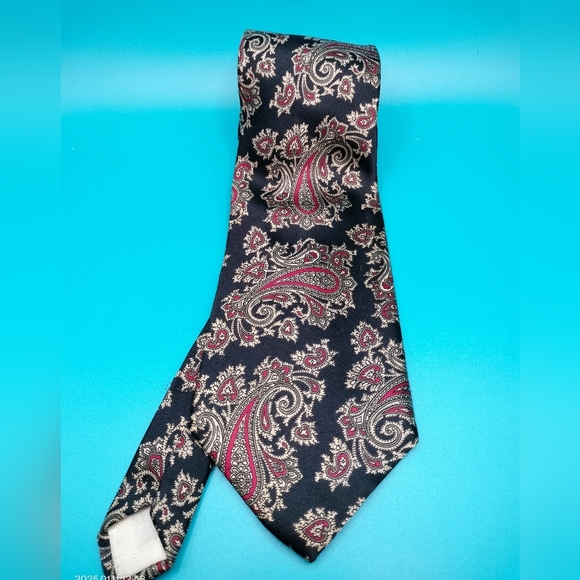 Pierre Cardin Men's Silk Necktie Tie Red Paisley Black Gold Retro Classic T - Picture 1 of 9